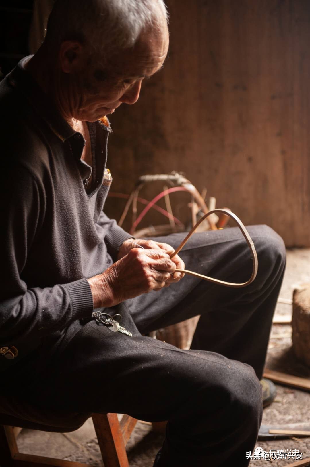 编织老匠人,73岁老人编织手艺