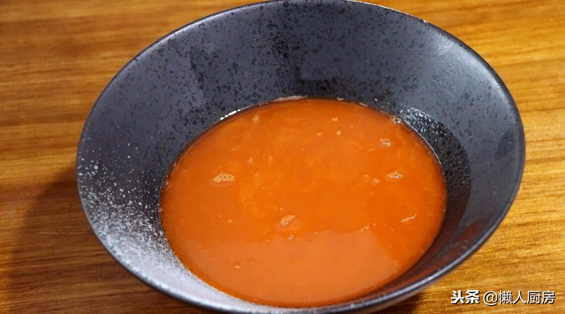 剥完虾仁，壳儿不要扔，这样简单一做，比浓汤宝还鲜，简单又好学