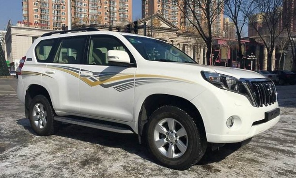 丰田普拉多2023款全款落地价,fj酷路泽和普拉多4000哪个更保值