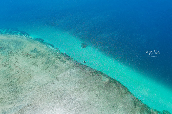 在海洋上与世隔绝的小岛,到大海里面就找一个小岛去生活