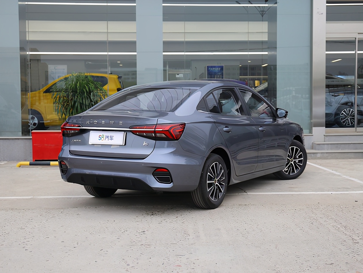 全新荣威i5超智感慧宽体轿车,全新荣威i5售5.99万起