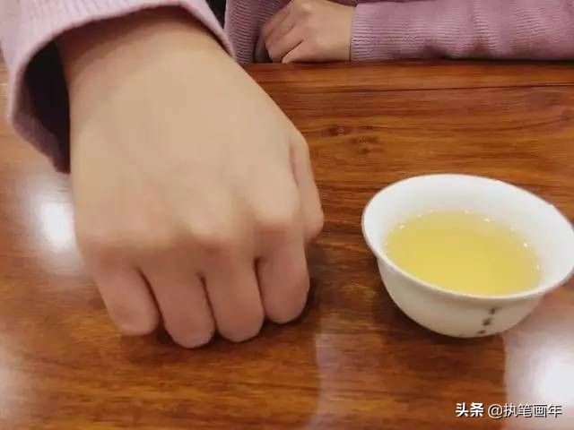 打动人心的酒桌礼仪和说话技巧,酒桌上新人必学的“3大礼仪”