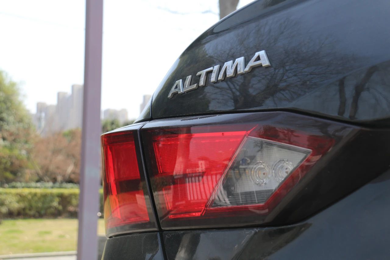 最新款天籁和第七代天籁对比,16万日系两厢车