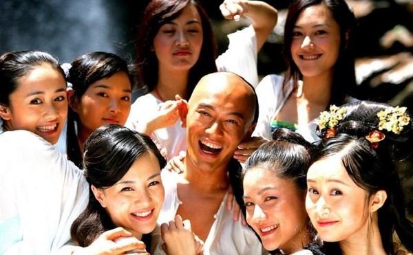 李菲儿穿短裤好看吗,李菲儿白色露脐装