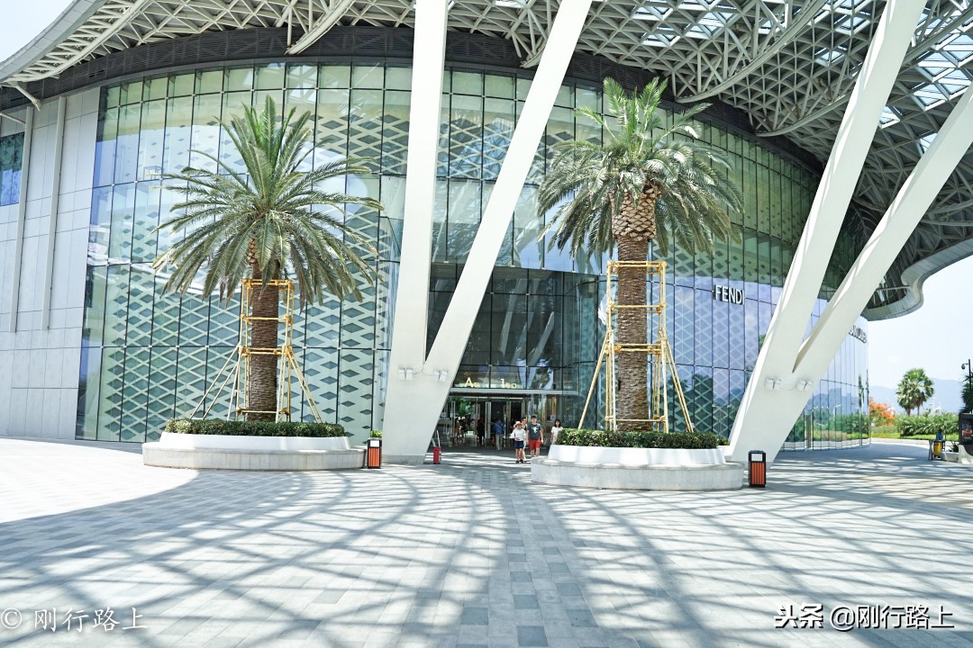 三亚离岛免税180天怎么操作买东西 (海南三亚国际免税店买啥最划算)