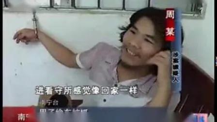 64岁疯子画家痴迷画画，作品堪称毕加索，专家痛批：小学生水平