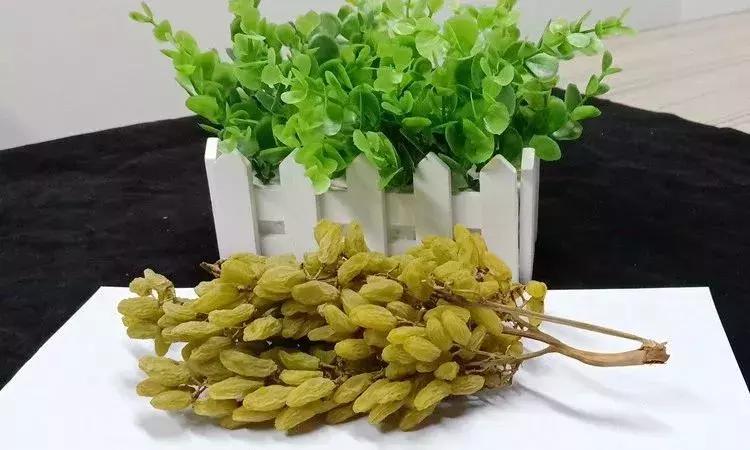 超好吃的新疆三色葡萄干,糯软香甜新疆葡萄干