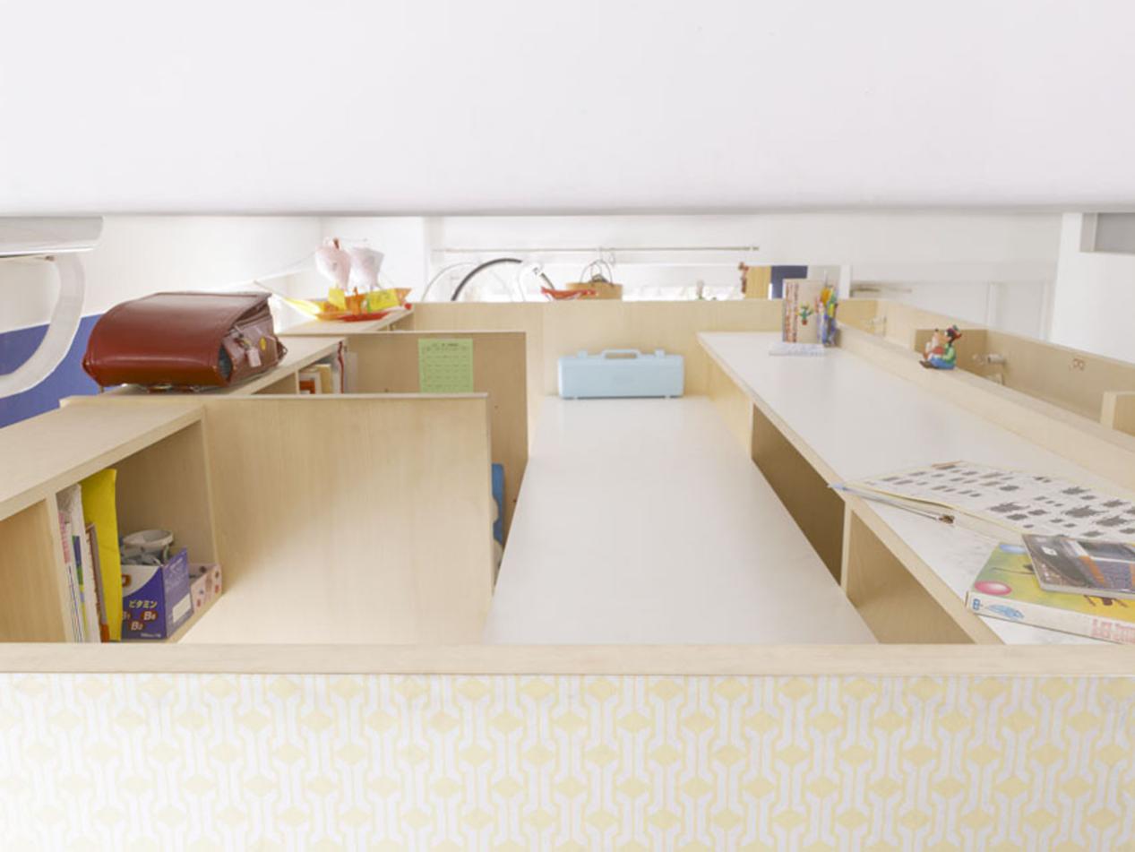 71平房子住6口人,4个孩子每人房间仅2㎡爬着进去,像睡在壁橱里