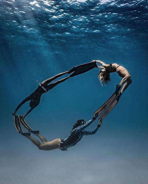 自由潜水水下痛苦憋气,自由潜水比水肺安全吗