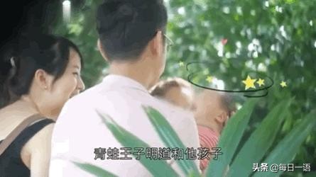 明道抱娃出游父爱爆棚,明道官宣当爸爸照片