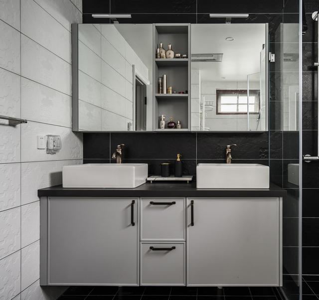 卫生间浴室柜马桶淋浴房搭配,卫生间淋浴房马桶洗手盆如何布置