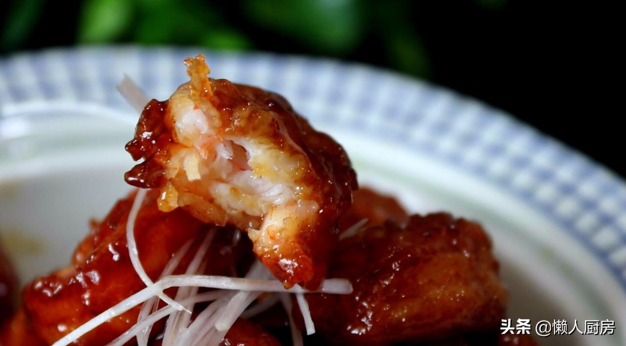 怎么把大虾炒外酥里嫩,如何做虾好吃又简单油焖大虾