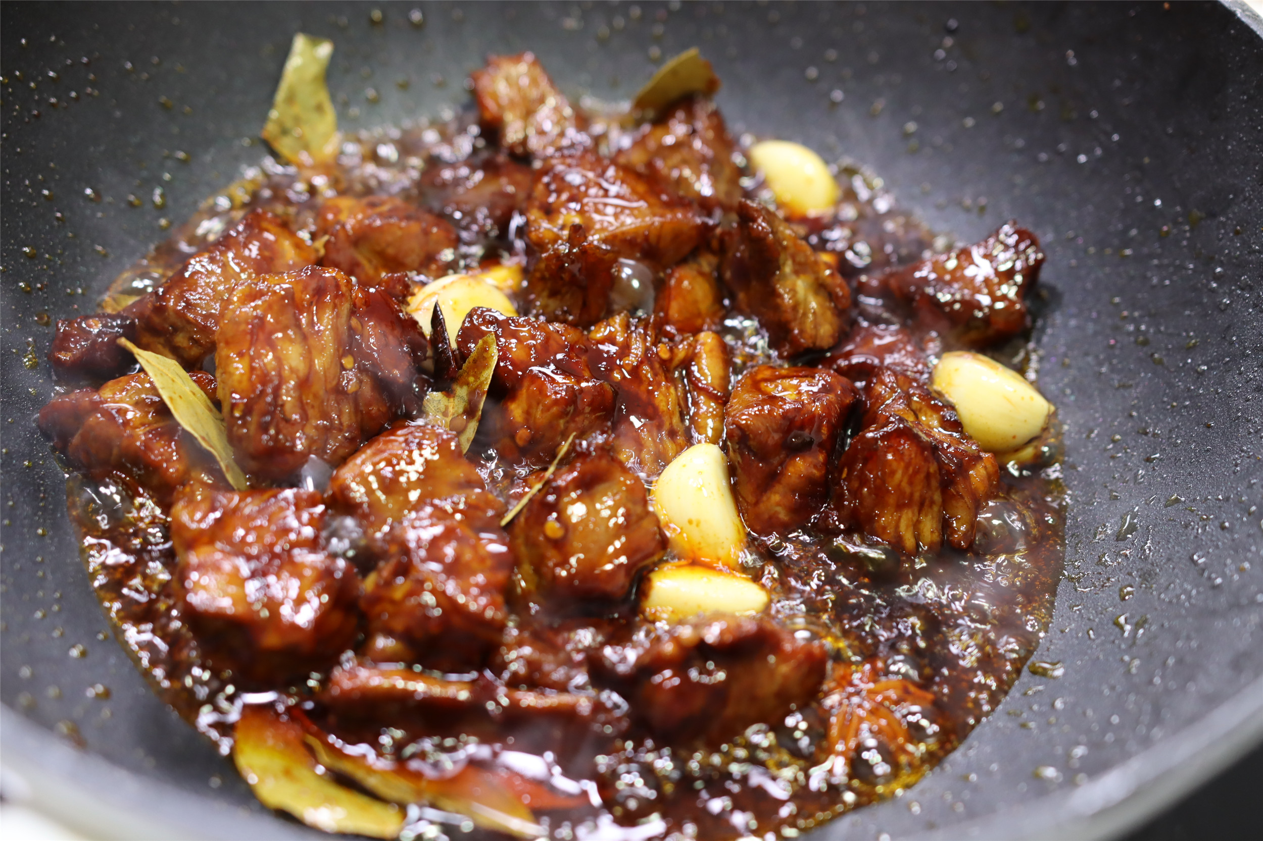 做牛肉炖土豆怎么个配料法,土豆炖牛肉是用牛腩还是牛肉