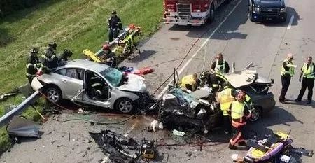 因强光灯导致的车祸怎么判定,被车灯晃眼睛导致事故