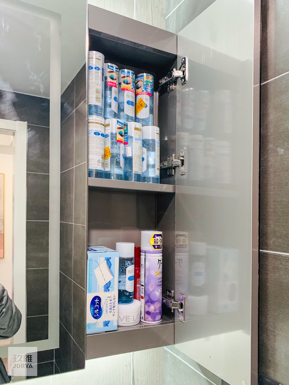 业主把家里收拾的井井有条,美女收拾家干净卫生