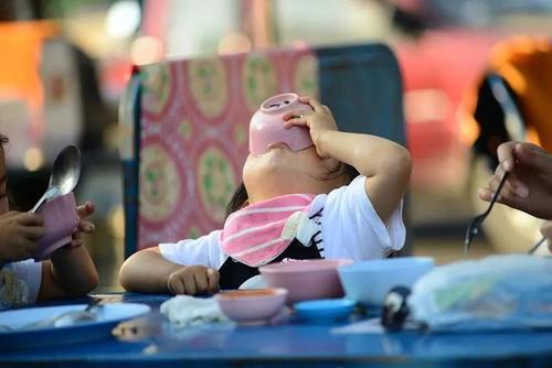 8个月宝宝吃辅食过敏了要治疗吗,宝宝吃辅食会不会食物不耐受