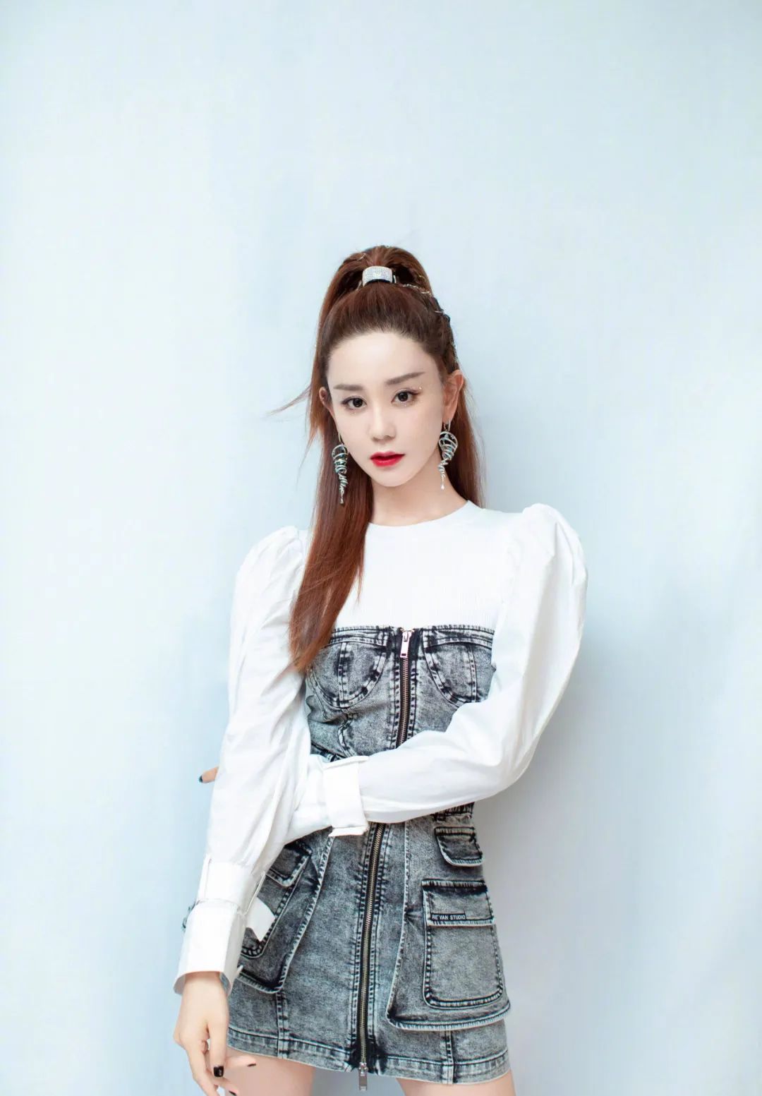 于小彤先跟海陆还是陈小纭在一起,于小彤和海陆和陈小纭