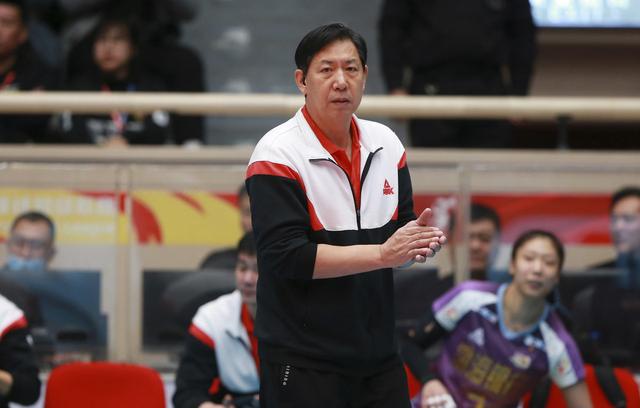 天津女排王宝泉最新状态,王宝泉率领女排红队亮相