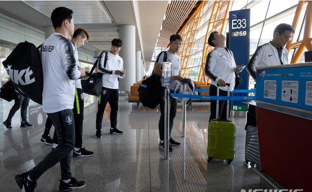活久见！韩国队借道中国去朝鲜，举国仅获55张签证，手机电脑留北京