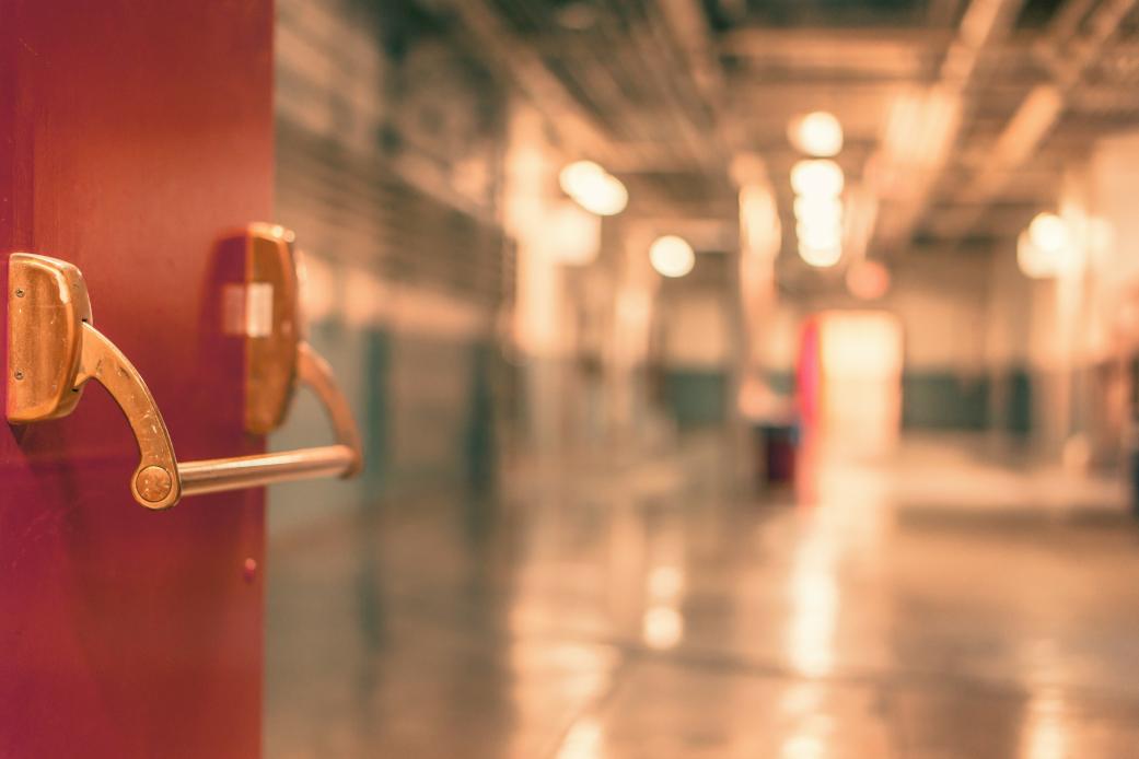 怀孕查出甲状腺肿瘤怎么办,怀孕查出甲状腺癌怎么办