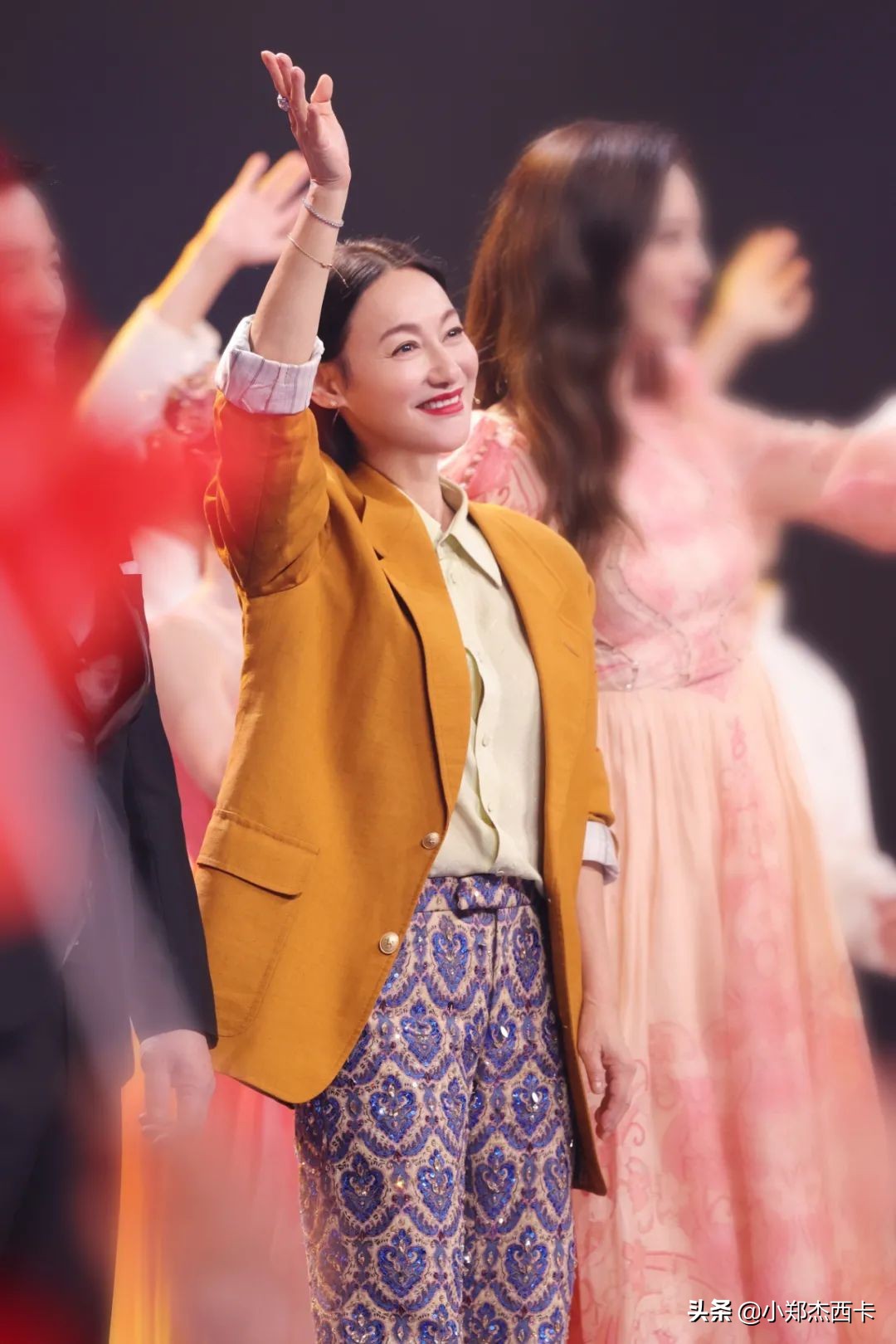 大湾区王菲出场谢霆锋表现,大湾区晚会谢霆锋王菲同台了吗