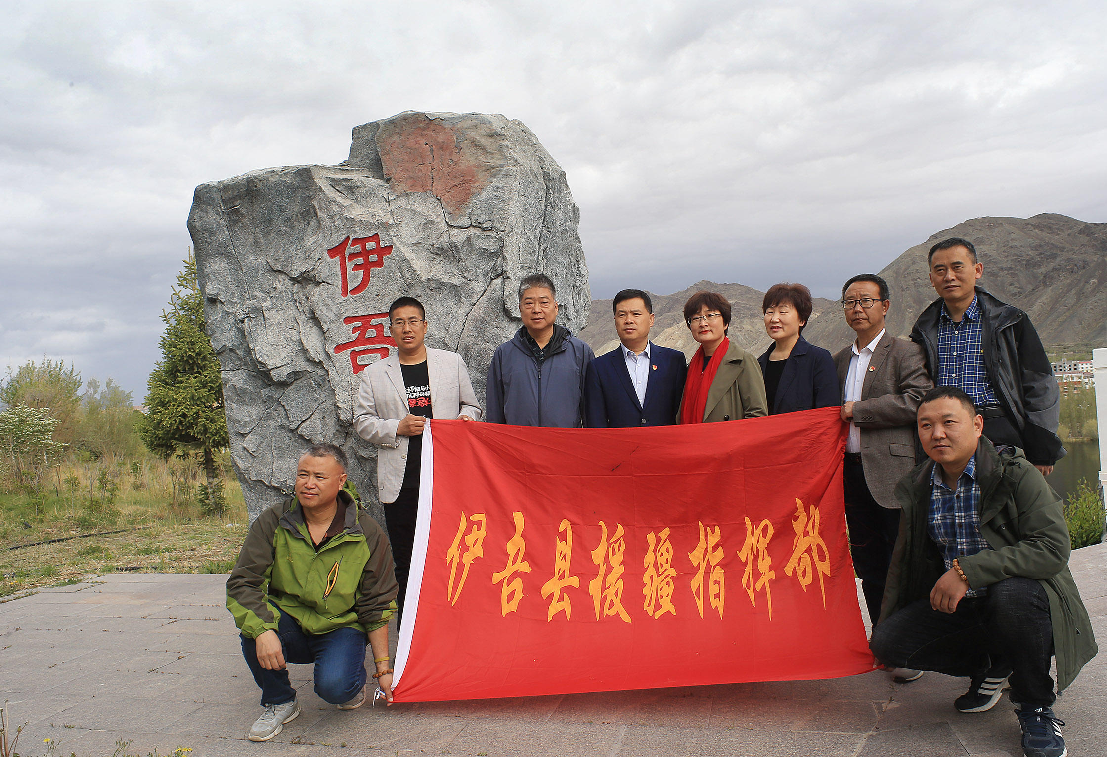 寂寞、单调的援疆生活，被她过成了诗和远方，心中有爱，红梅花开