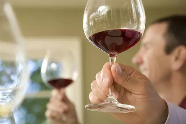 适合女生喝的葡萄酒图片,适合美女喝的葡萄酒