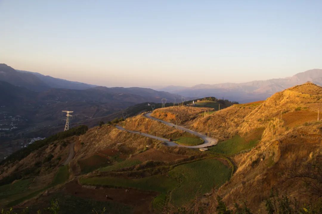 东川红土地在哪里观赏最好,昆明东川红土地攻略