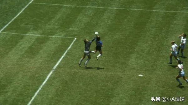 让死敌为其相拥、球队主场为其改名！令世界为其哀悼！这就是球王