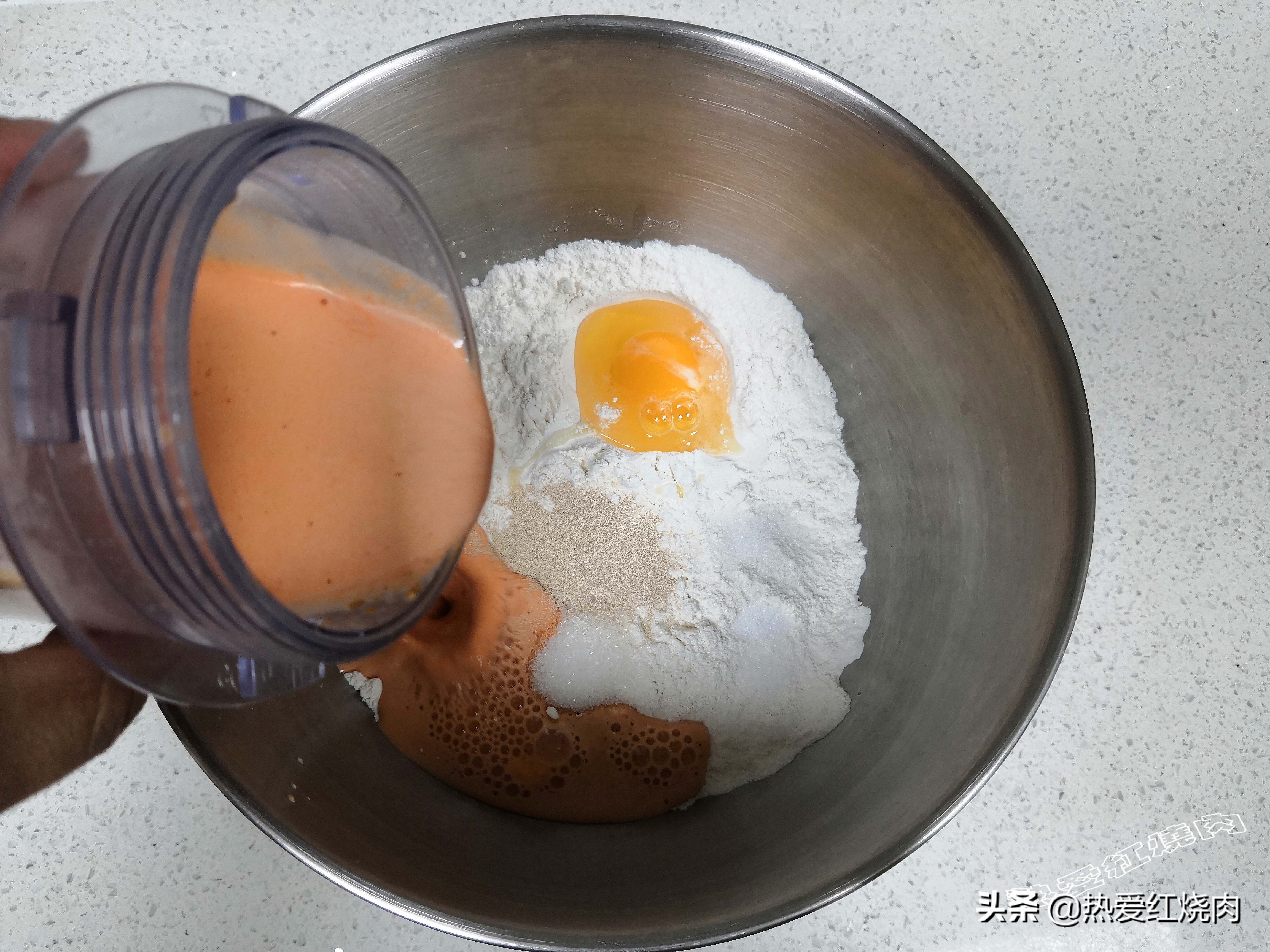 如果你做的面包总是很硬，一定试试这个做法，柔软拉丝还不用烤箱