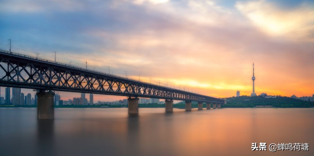 来自全国各地的优秀小主播隔空合诵《我是湖北人》