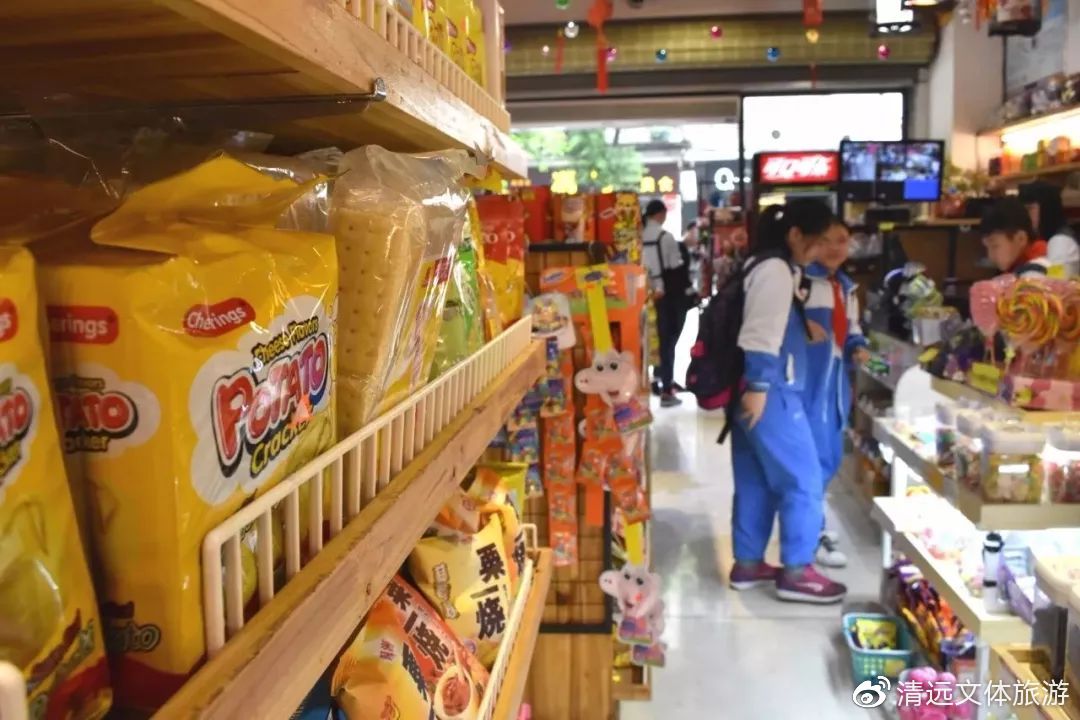 这些在学校周边开了十几年的小吃店，陪伴了多少人的青葱岁月！