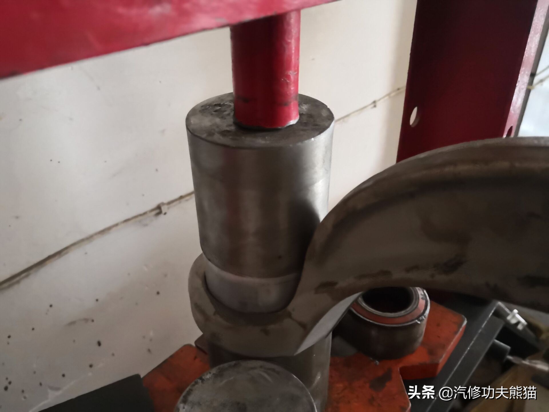 奥迪为何不能解决发动机烧机油,奥迪q5lea888三代发动机烧机油么