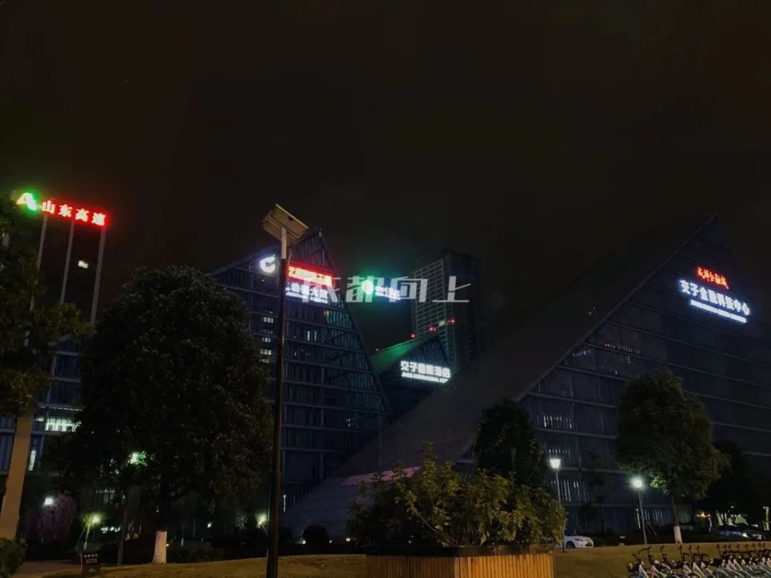 濡備綍鎶婃垚閮芥墦閫犳垚缃戠孩鍩庡競,鎬庢牱鎵嶅彲浠ヨ鎴愰兘鍙樻垚鍖椾含