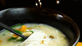 昆明老街附近哪家过桥米线好吃,昆明过桥米线百年老店哪家最正宗