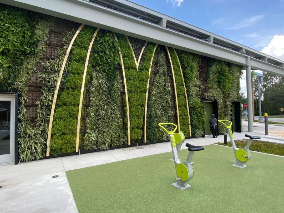 国际消费新风尚|麦当劳推出太阳能餐厅，LV首座男士旗舰店开业