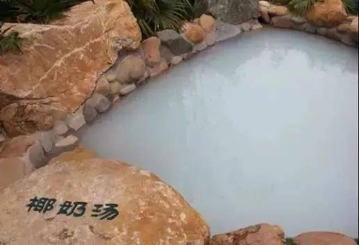 「冬来临·醉温泉」新装怡情谷主楼高级房,早晚2餐+泡38个温泉池