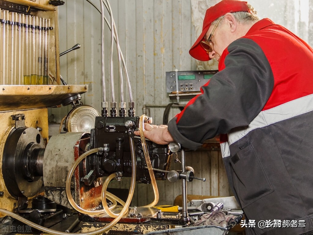 买了一辆东风704拖拉机，邻居说所有螺丝需要紧一遍，紧完后悔了