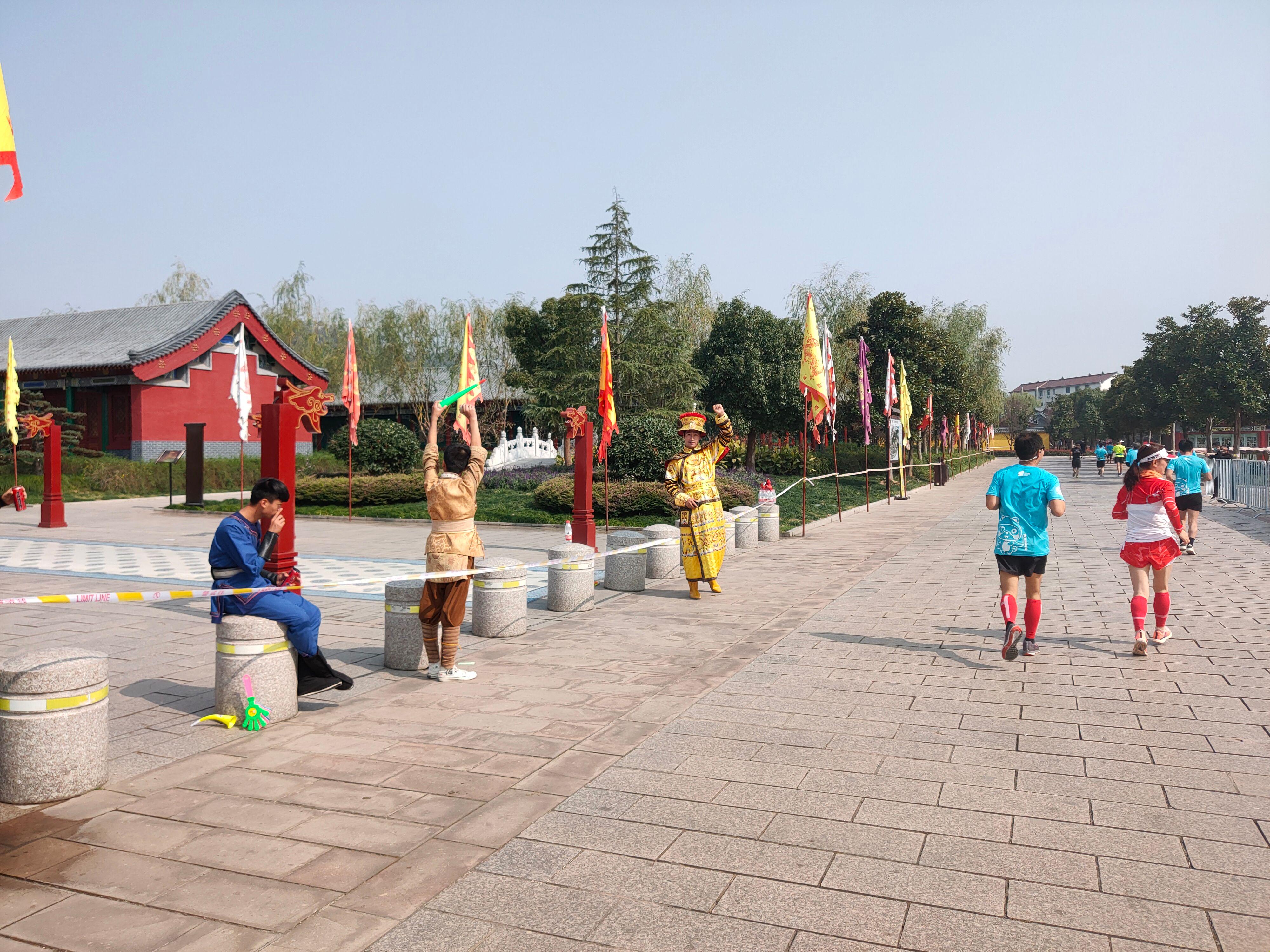 首个全马2022年超燃视频,横店马拉松2023全马颁奖直播