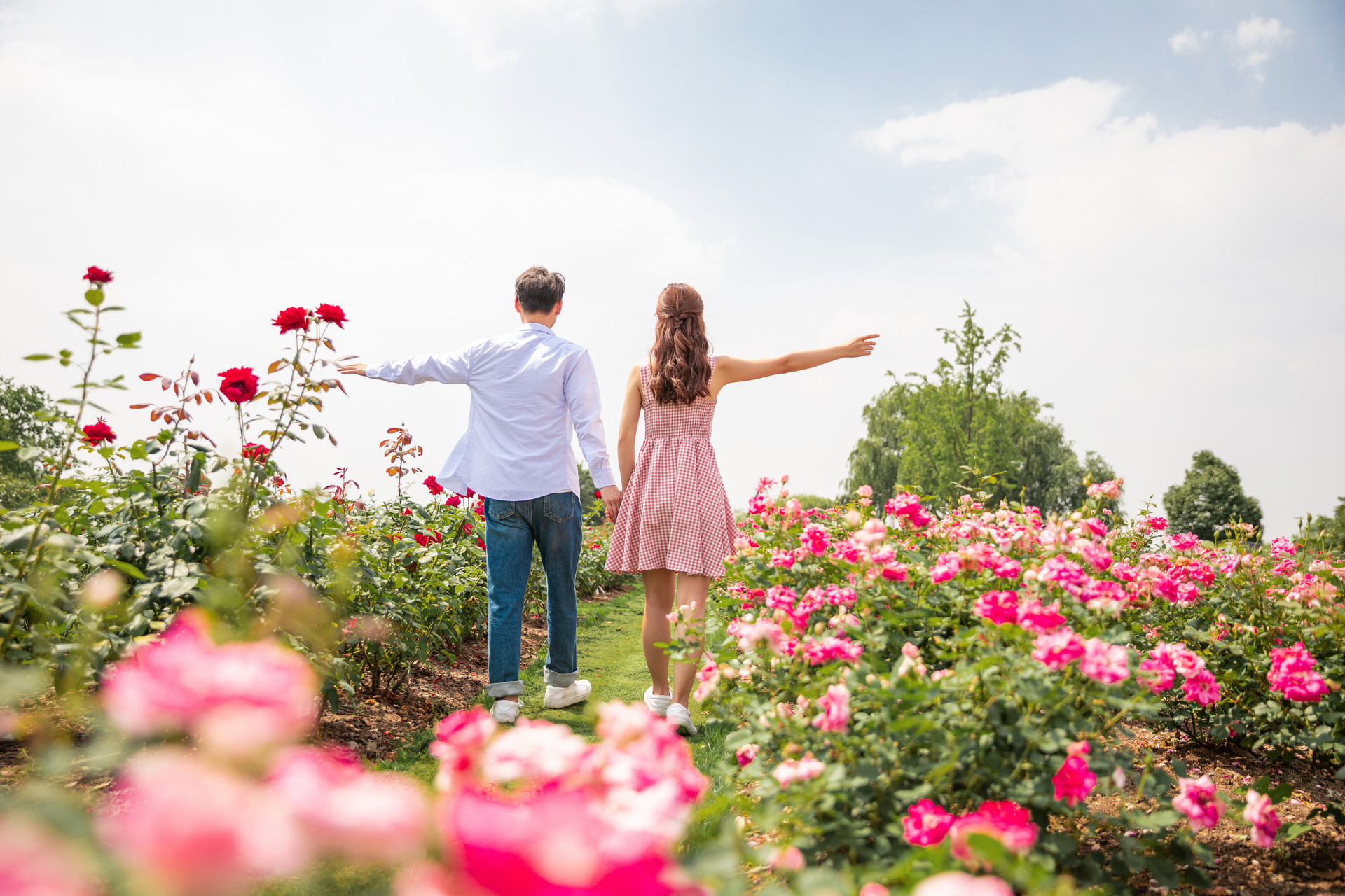 如何分辨男人是追你还是撩你,判断一个男人是不是暗恋你