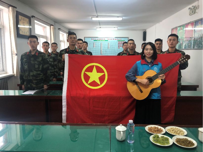 *警武**部队吉他培训班开课了