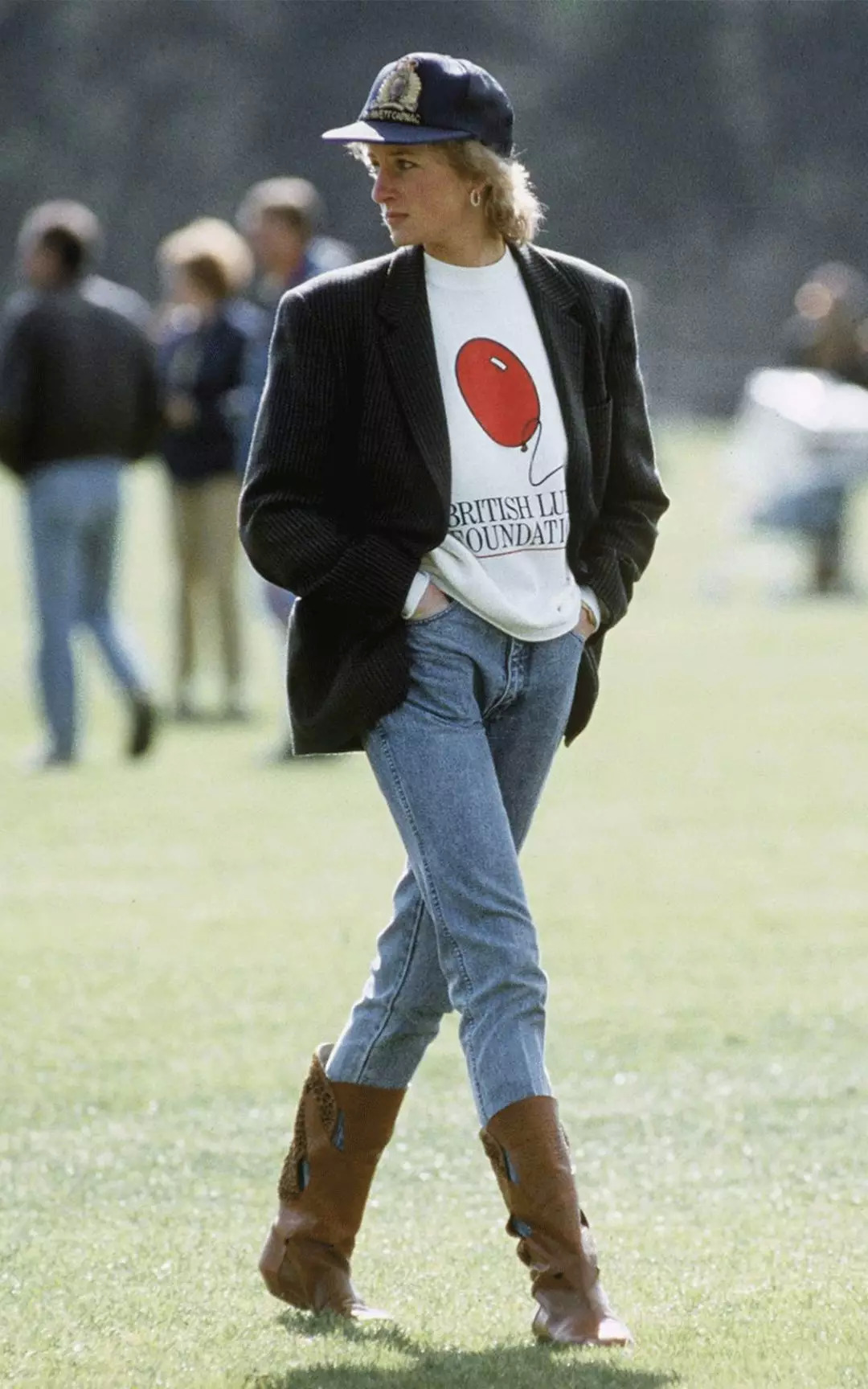 这种靴子长得这么丑又显腿短，可刘雯、泫雅却爱得要死