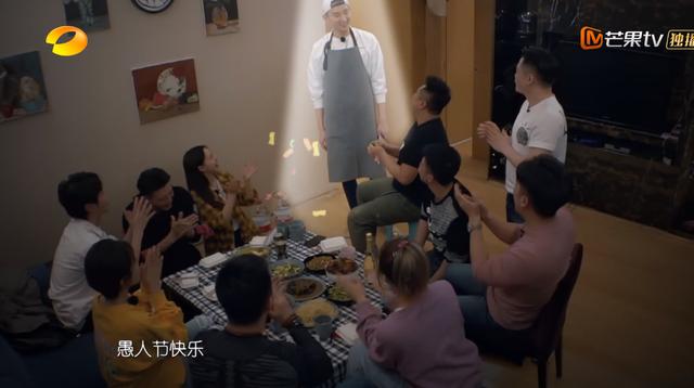 我家那小子于小彤从背后抱陈小纭,于小彤先跟海陆还是陈小纭在一起