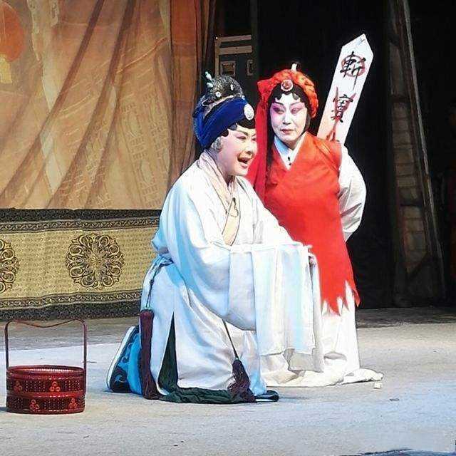 窦娥冤蔡婆婆是个怎样的人,窦娥为什么被卖给蔡婆婆