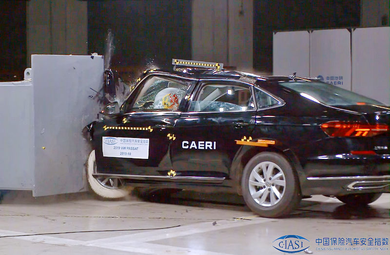 帕萨特a柱最新碰撞测试,帕萨特碰撞测试a柱断裂