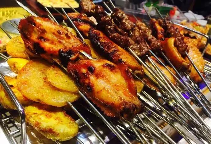 烧烤也能红遍金钻广场一条街,长春烧烤最有特色的烧烤店