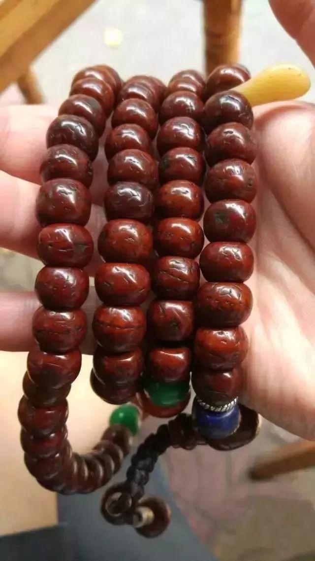 上油的文玩后期盘玩图片,文玩油颜色有黄有白