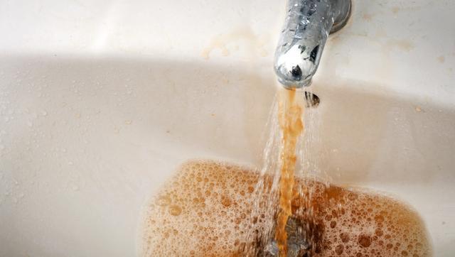 家里水发黄的解决方法,自来水发黄用前置过滤器有用吗
