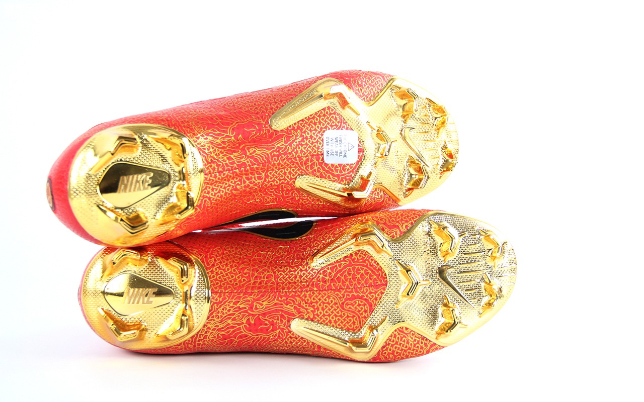 2024年最火的足球鞋,专为中国人脚型设计的足球鞋