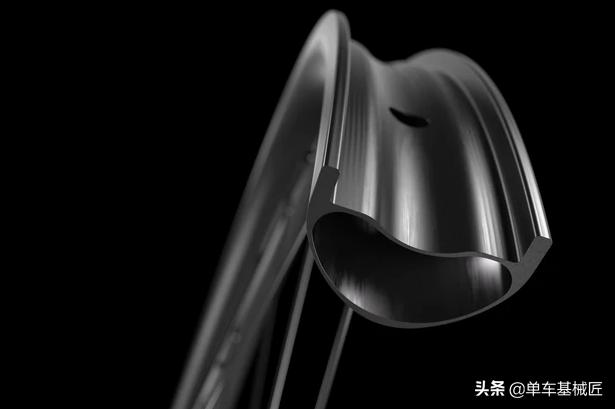 快讯：DTSWISS2021款15011700轮组，从轮框到花鼓全面升级